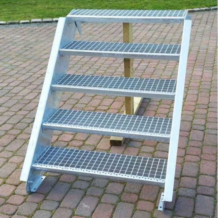 Изработка на метални стълби за жилищно и промишлено строителство