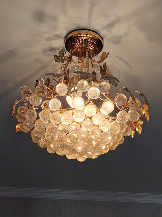 Продается Люстра