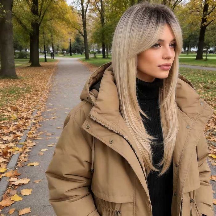 Руса перука с тъмни корени и бретон – 60 см, на пластове, синтетична