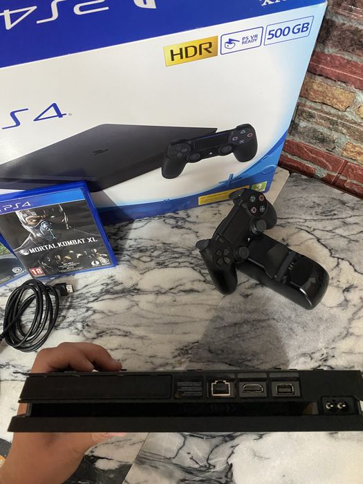 PS4 slim ca nou - stare impecabila