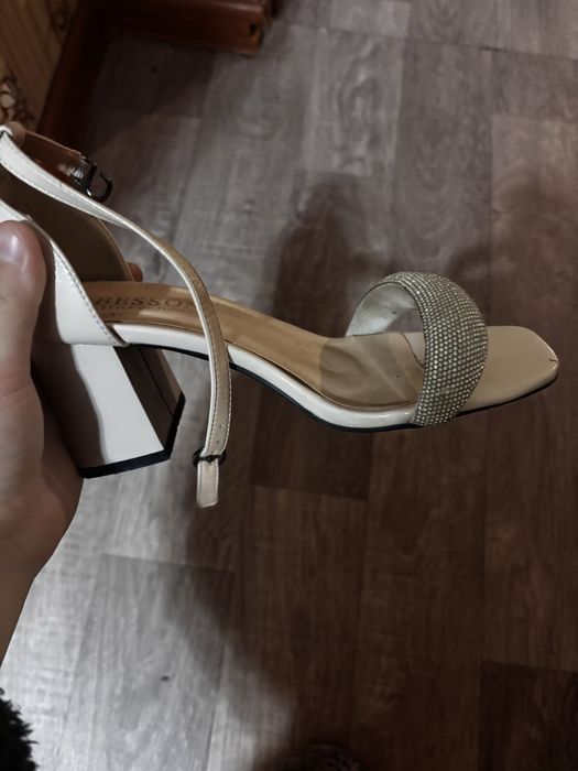 Продам туфли 10.000 тенге