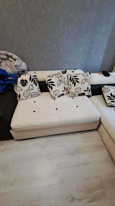Ъглов диван с маса