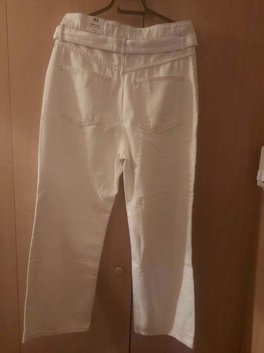 Нови широки бели дънки,размер 42