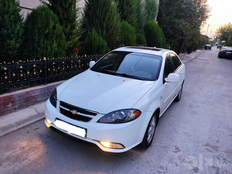 Chevrolet Gentra Elegant Plus 3 позиция автомат с люком