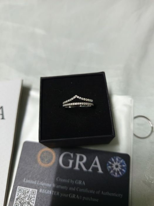 Кольца с муассонитами и голубыми опалами