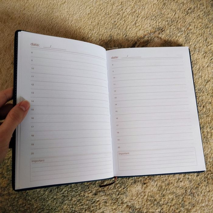 Agendă nouă (fără an) cu hartă și calendar