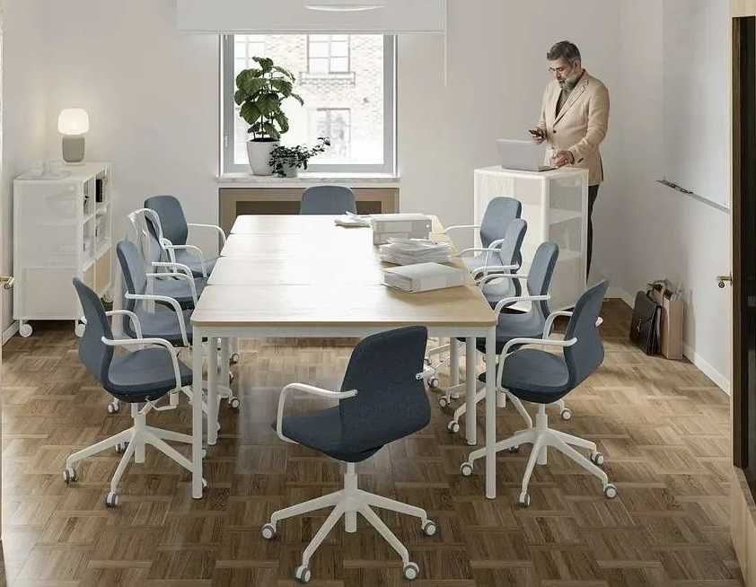 Masa/Birou IKEA Tommaryd 130x70cm, blat furnir stejar, impecabila.
