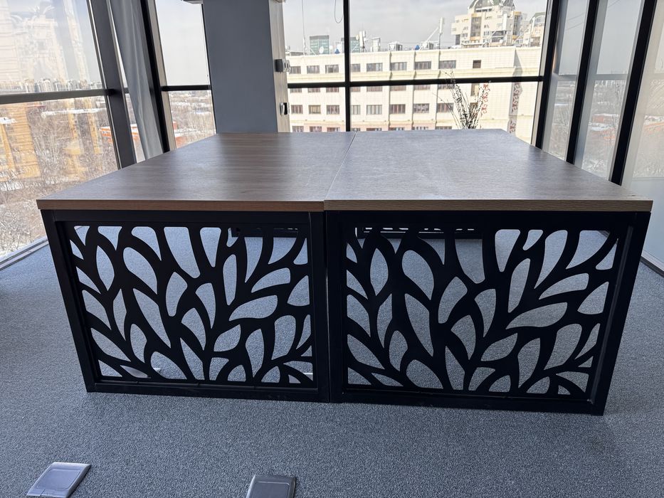 Продам 2 офисных стола