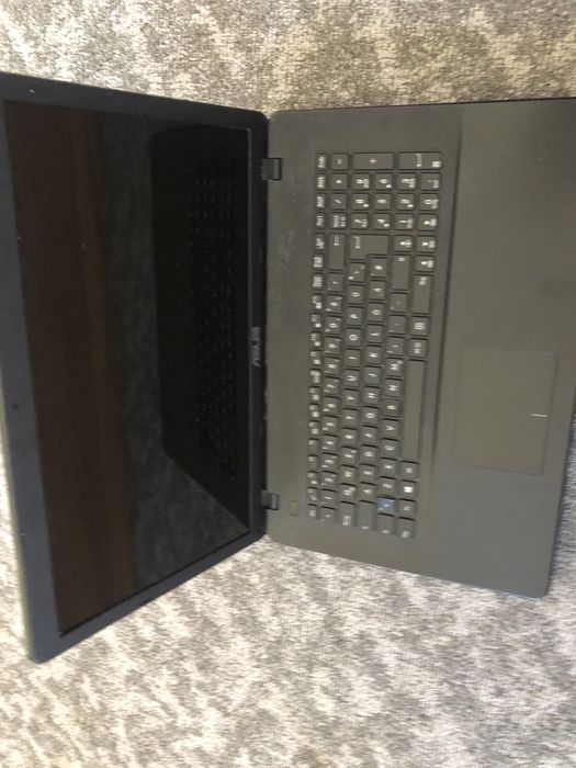 Vând laptop Asus F751L