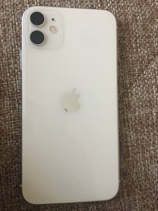 Iphone 11 64gb с коробка документами)