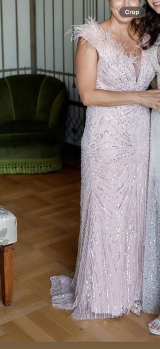 Бална рокля с пера и пайети