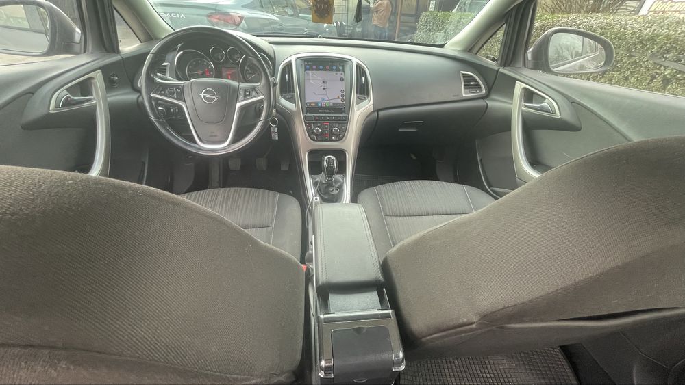 Opel Astra J 1.4 Turbo 2011