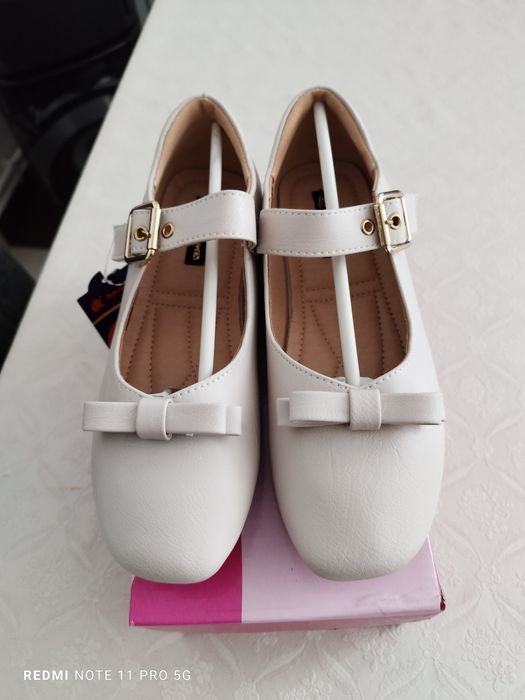 Pantofi fetițe crem