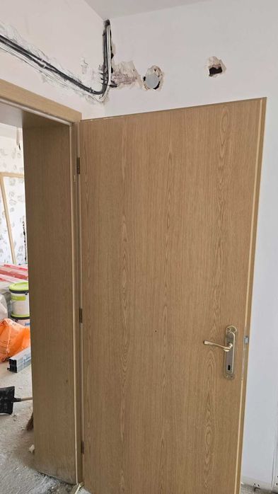Интериорна врата SoloDoor и каса