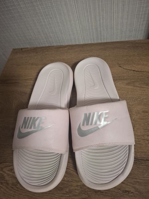 Nike джапанки 41 номер.