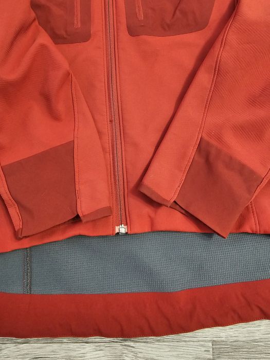 Jacheta bordo Arc'Teryx ptr. Barbati