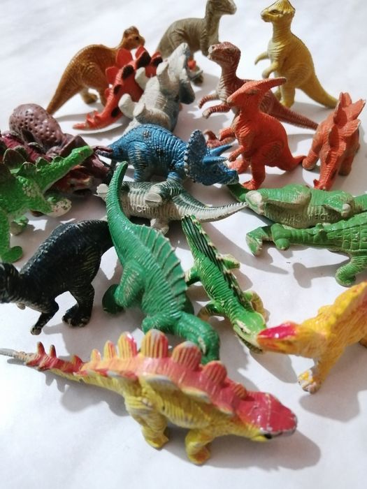 Динозавры игрушки