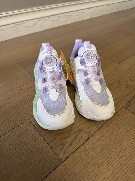 Кроссовки женские