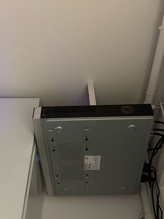 NVR 16 canale AcuSense Hikvision POE