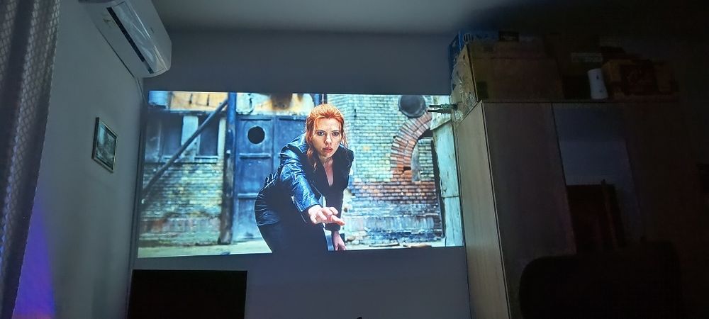 Vând video proiector,în stare bună,de funcționare.