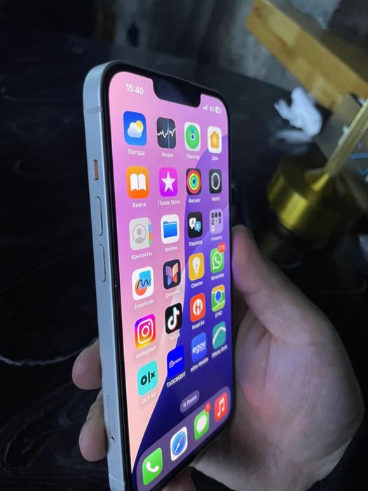 Продам Айфон 14 белый свет