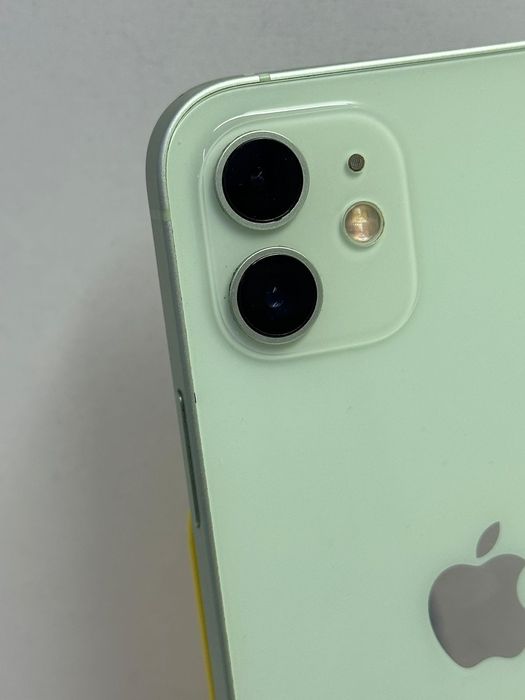 Продам Айфон 12 64г