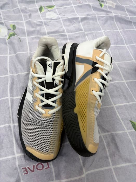 Продам кроссовки Адидас