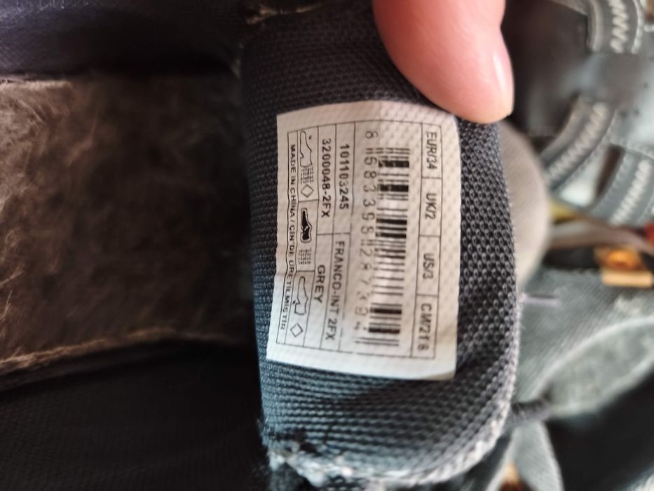 Продам детскую обувь