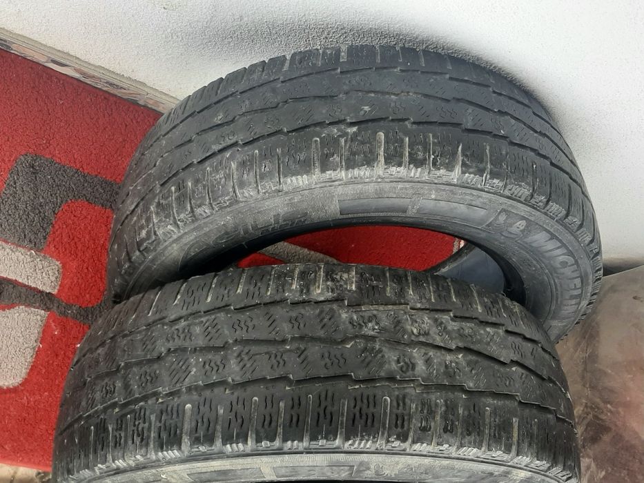 Anvelope 215/70/ 16 . Set ș.i 205/65/16 .C două.