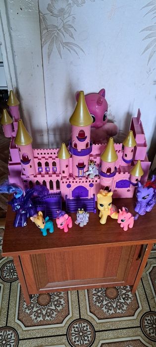 Замок с поняшками!