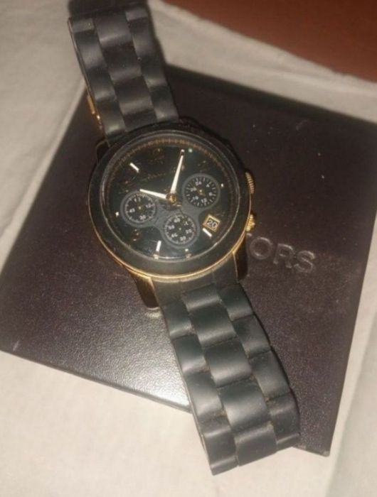 Срочно продаётся оригинал часы Майкл Корс