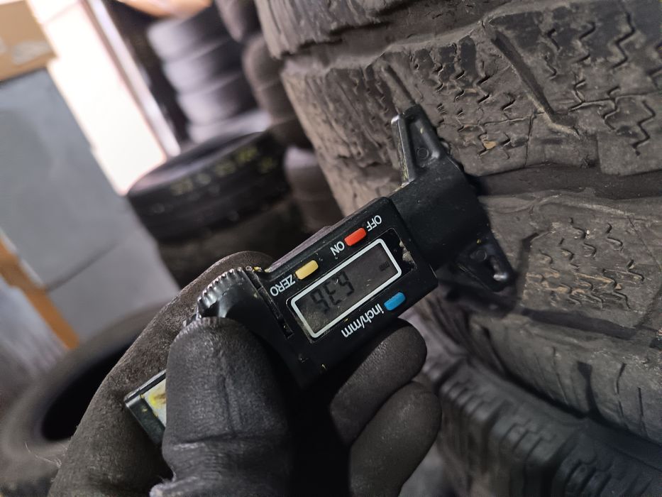 Anvelope MS iarna 235 65 16c continental 5-6mm an 2020-2023