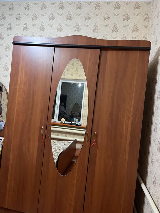 Спальный шифанер тумба срочно продаеться