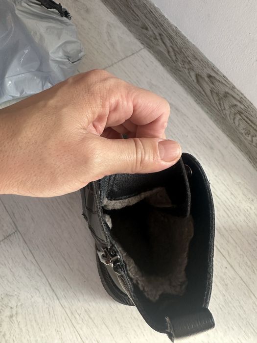 Продам ботинки женские