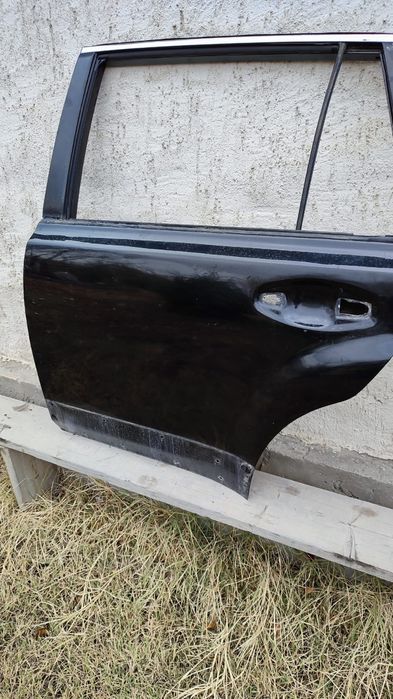 Продам двери Субару