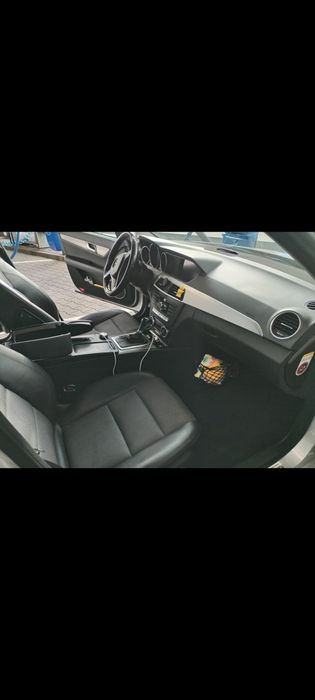 Vând Mercedes Benz w 204