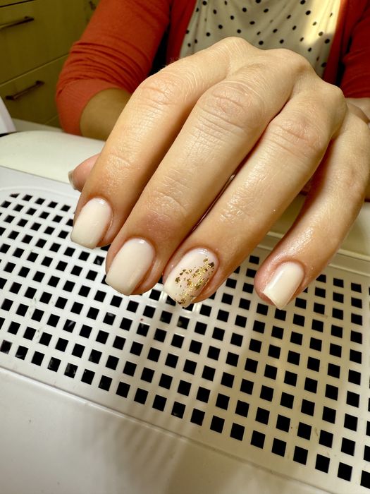 Unghii gel sau semi si pedi cluj