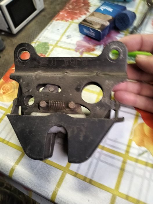 Замок багажника Мазда 6