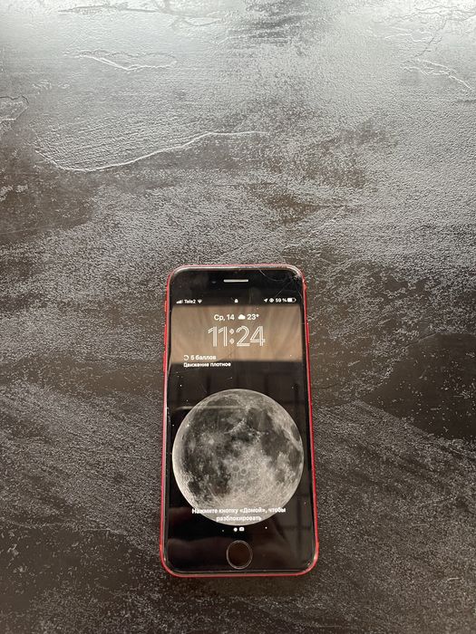iPhone 8 red в хорошем состоянии