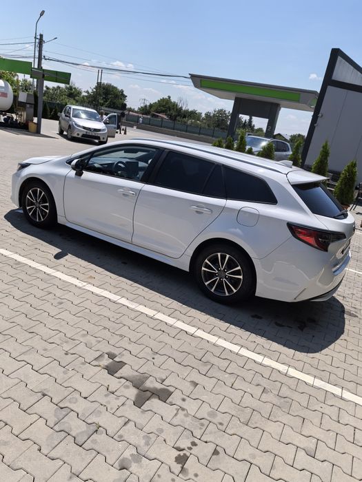 Vand Toyota corolla 2022 combi hybrid