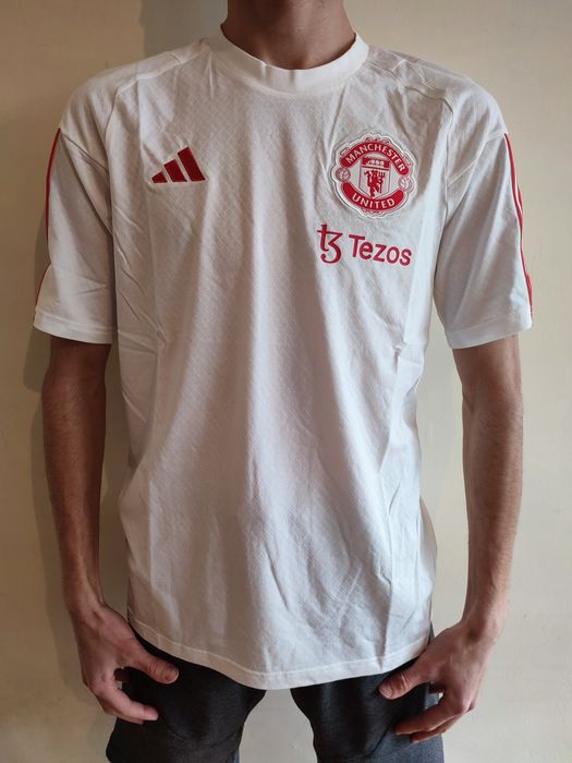 Manchester United Home 23/24 – чисто нова оригинална тениска (S и М)