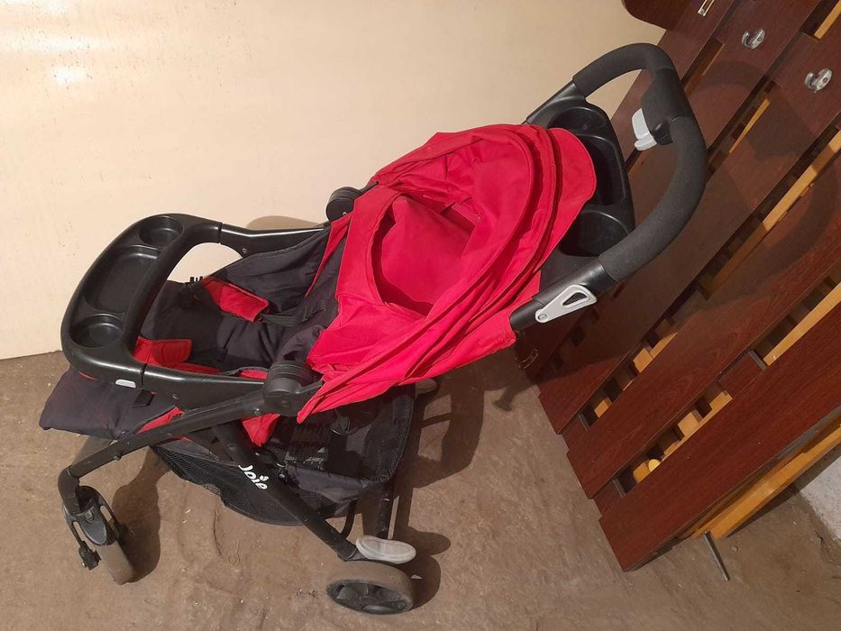 Детская прогулочная коляска Joie