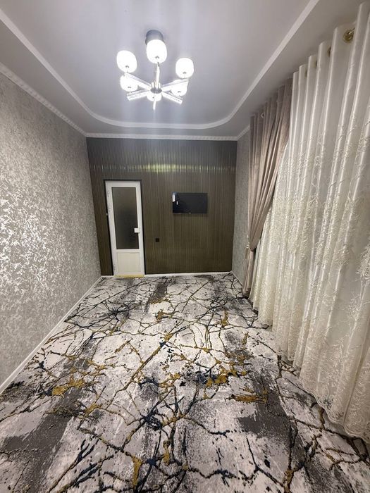 2 хонали килинган 3 каватда жойлашган квартира сотилади. 5 каватли янг