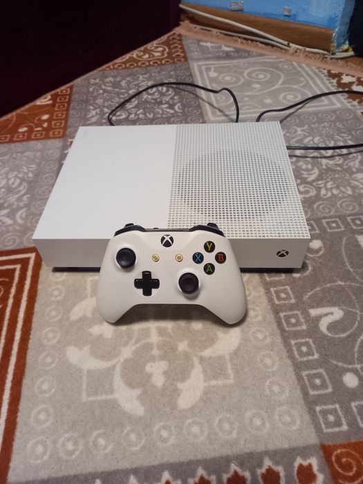 Xbox one S +1controller