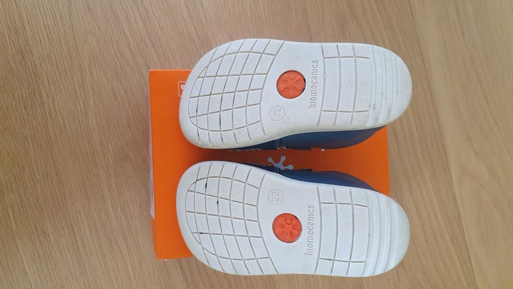 Продавам обувки на Biomecanics, размер 22