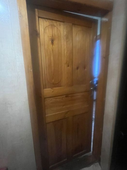 Продам дверь из дерева
