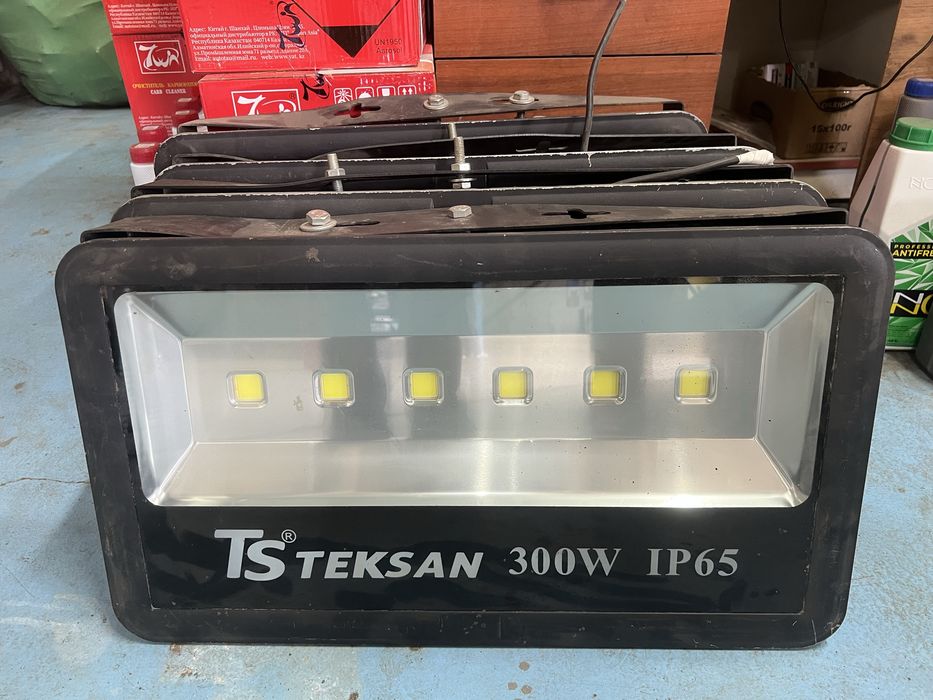 Продаётся прожектор TEKSAN