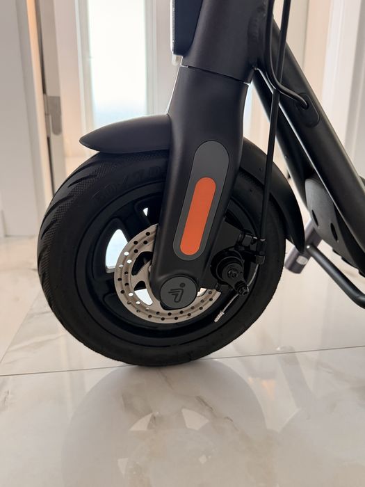 Trotineta Electrica Ninebot  F2, impecabila, 115km, autonomie 40km