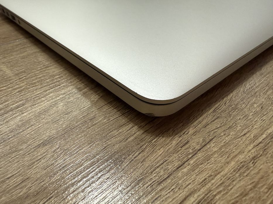 Macbook Pro 15 Mid 2015 16GB Ram 512GB SSD Intel I7