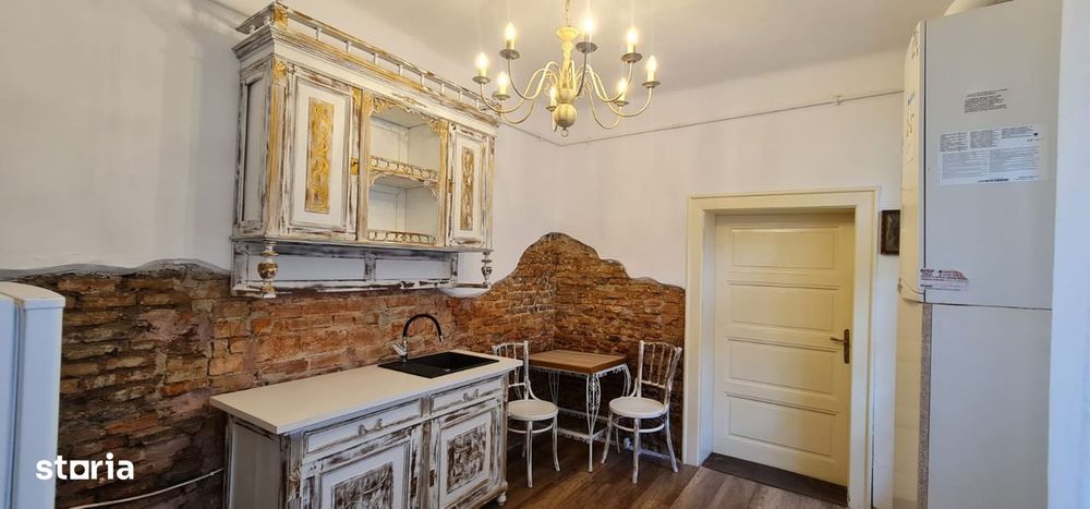 Vand apartament la casa , 2 camere , zona centrala